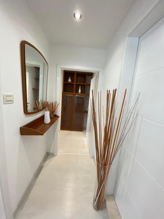 Roberta Apartment