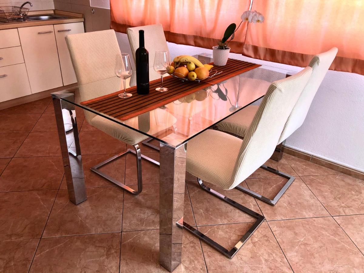 Roberta Apartment *