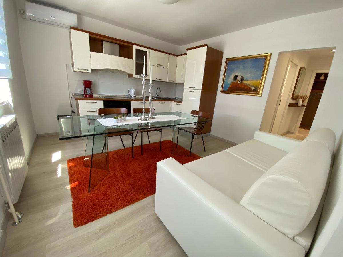 Roberta Apartment