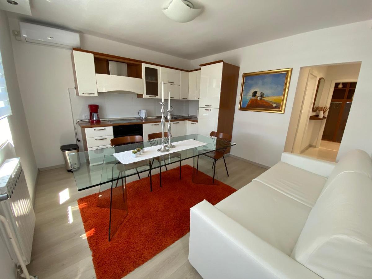 Roberta Apartment *