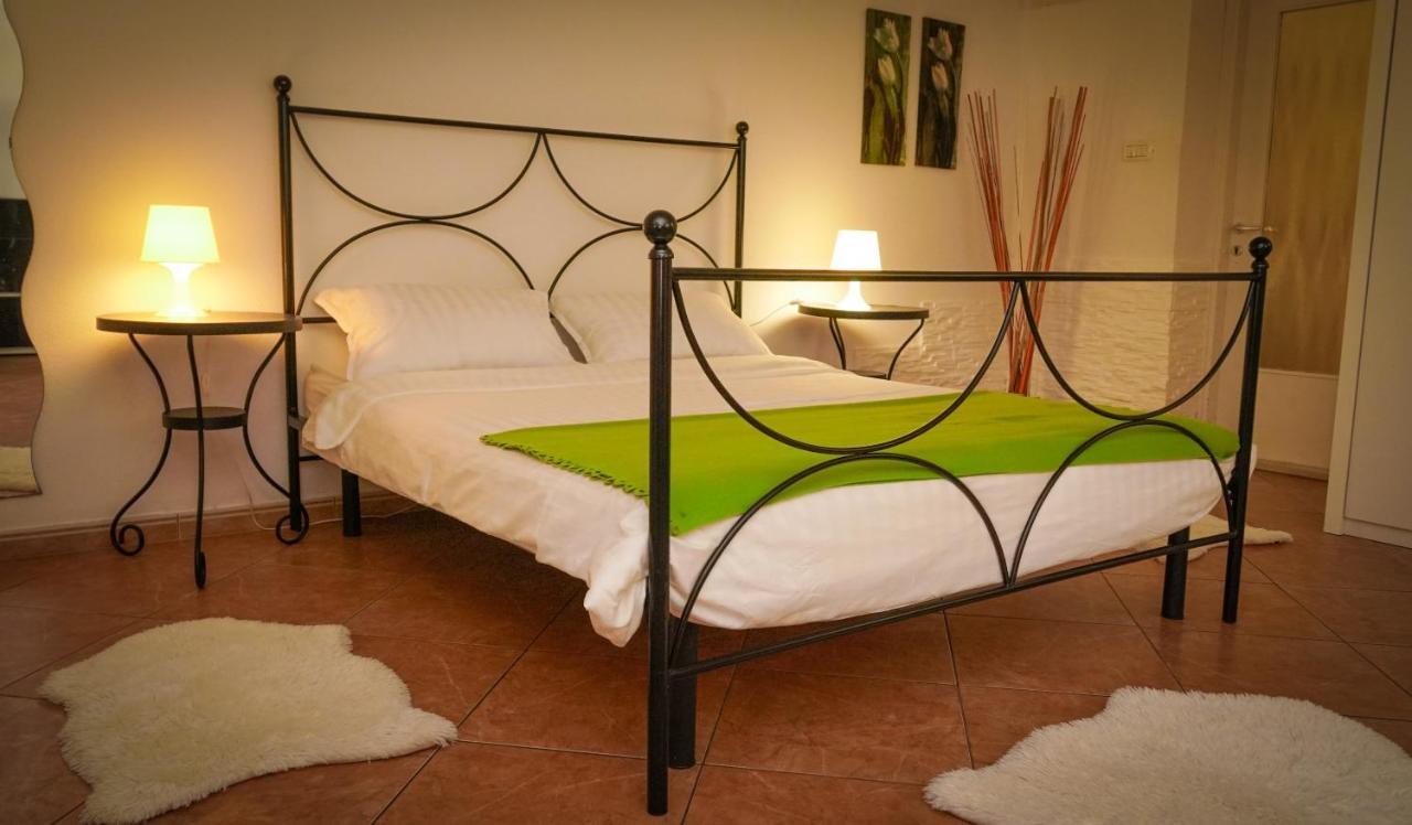 Roberta Apartment