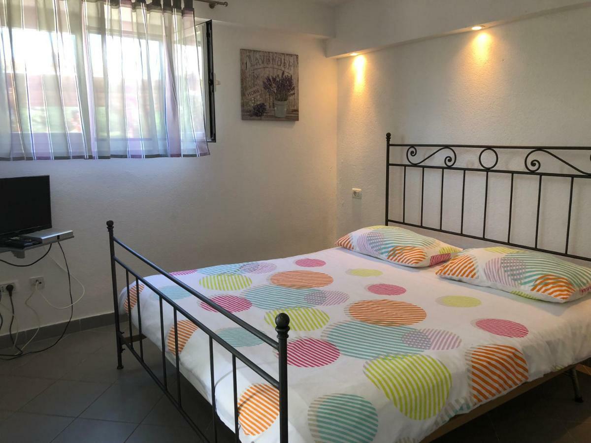 Roberta Apartment